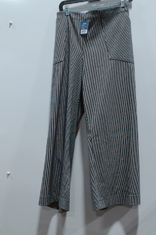 Universal Thread Women's Size 29 Gray Striped Wide Leg Crop Pants