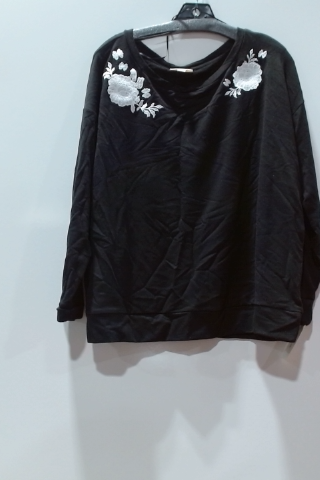 Universal Thread Women's Black Floral Embroidered Sweatshirt