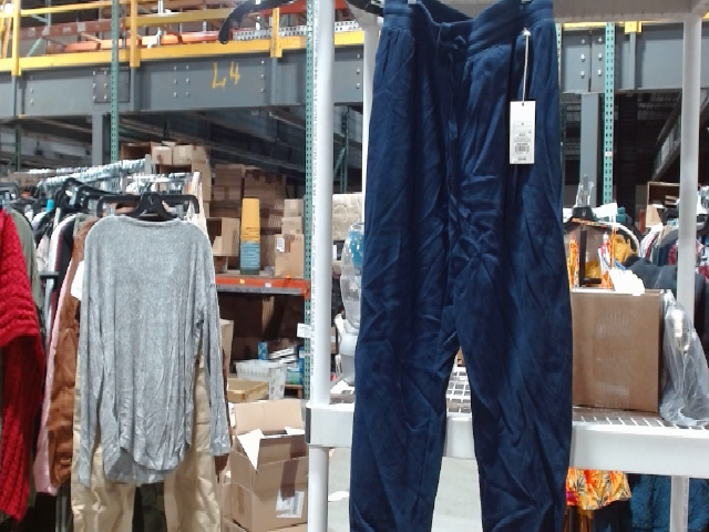 Universal Thread Women's High-Rise Tapered Pants - Navy Blue