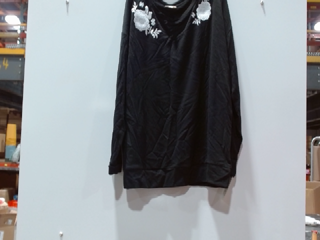 Universal Thread Women's Black Floral Embroidered Sweatshirt