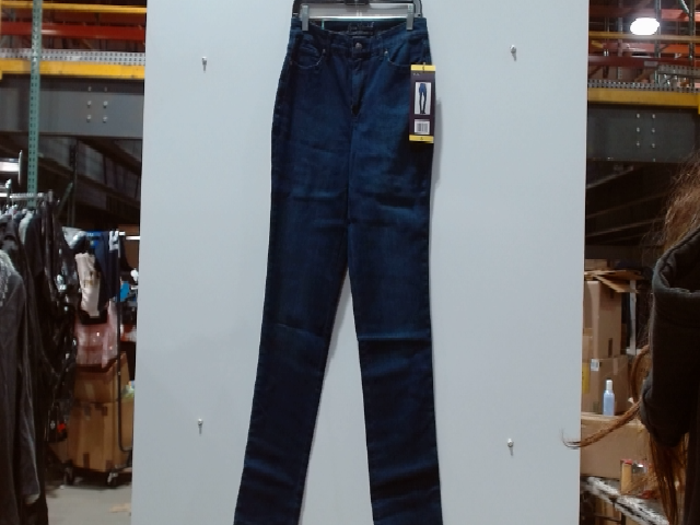 Lee Riders Women's Comfort Waist Straight Leg Jean
