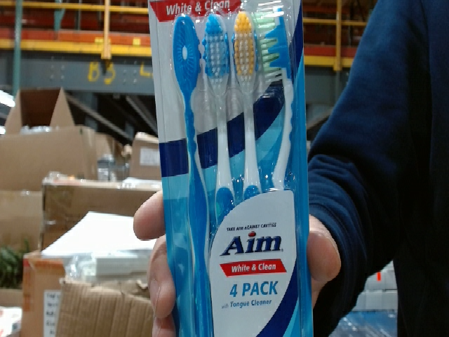 Aim White & Clean Toothbrush 4 Pack