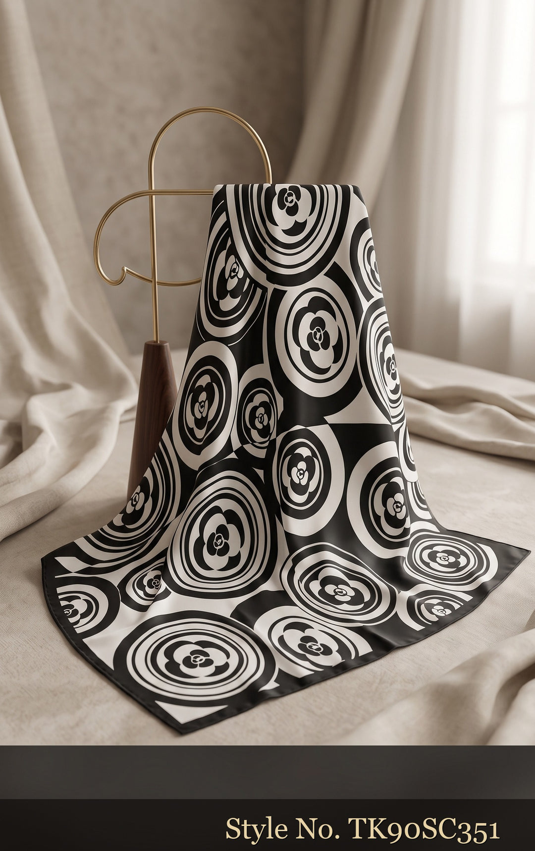 Black and White Scarf with Oversized Concentric Circles – TK90SC351
